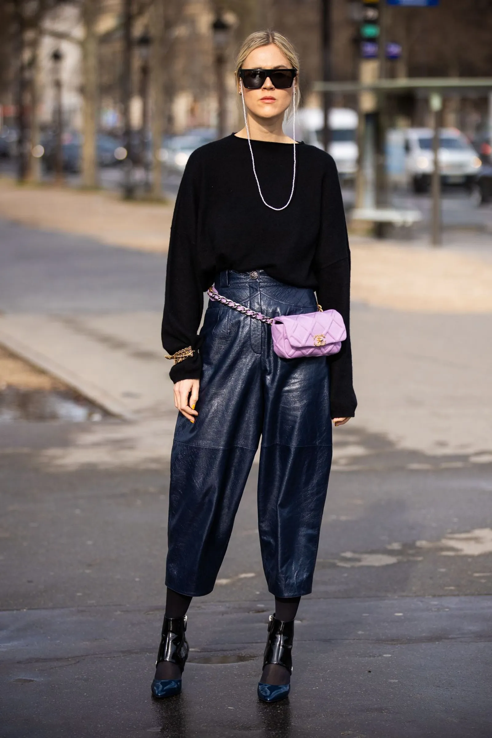 Inspirasi Padu-padan Outfit dengan Belt Bag yang Fashionable