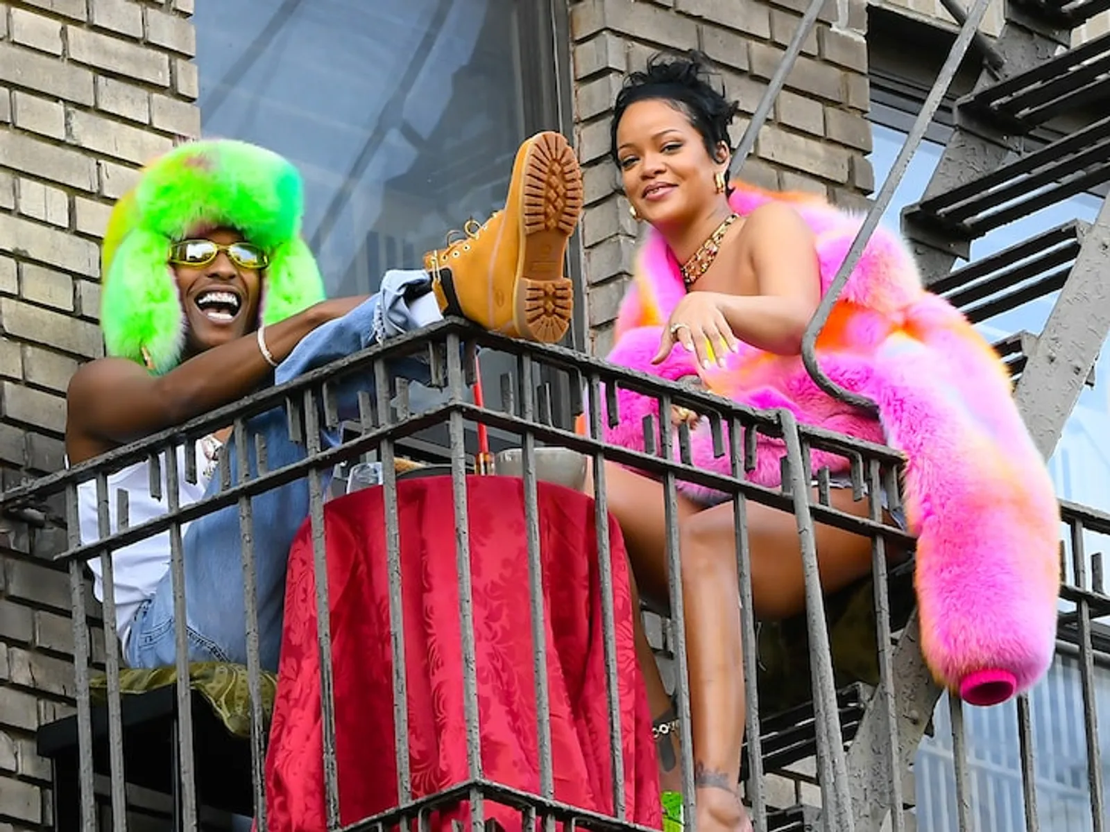 Go Public, Ini 6 Potret Mesra Rihanna dan A$AP Rocky di Depan Umum