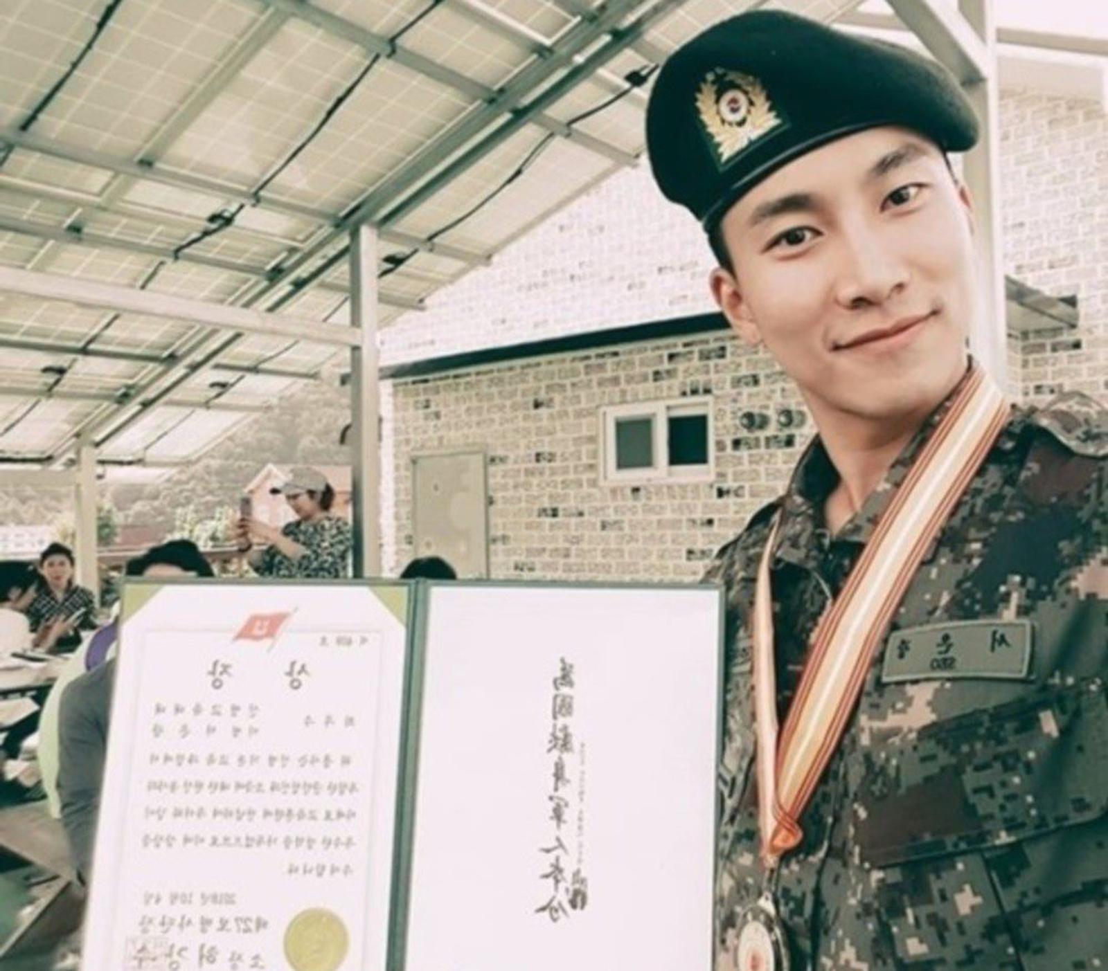 11 Idol & Aktor Korea Ini Berpangkat Tinggi Saat Wajib Militer