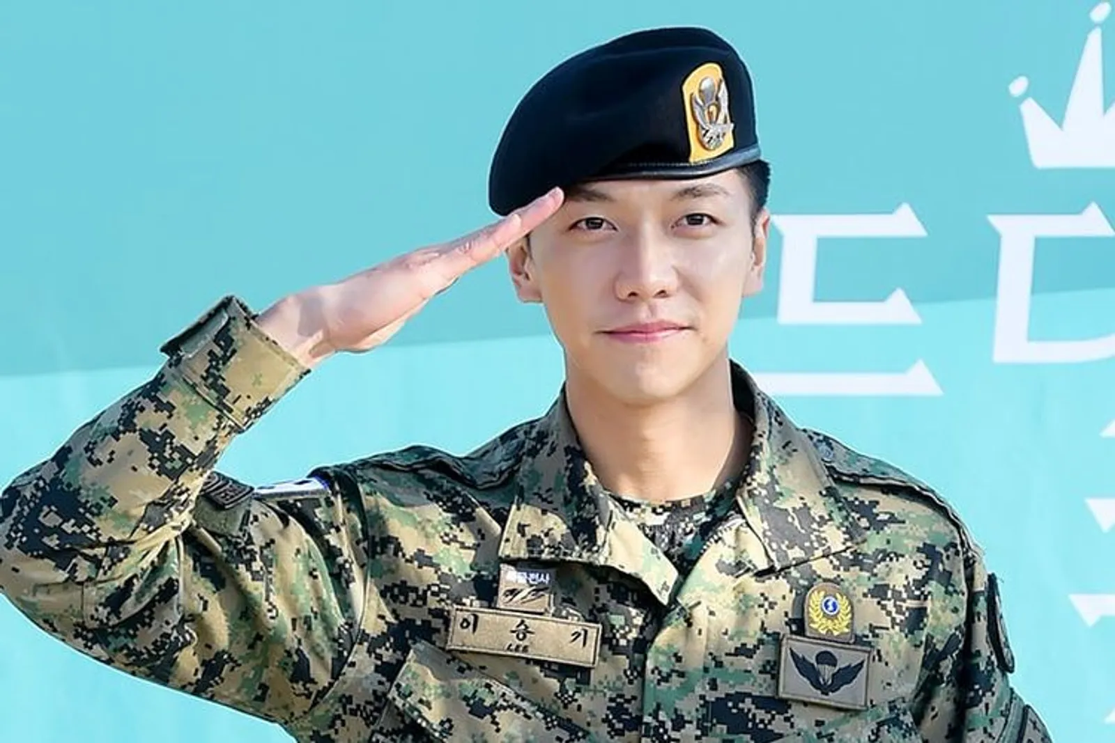 11 Idol & Aktor Korea Ini Berpangkat Tinggi Saat Wajib Militer