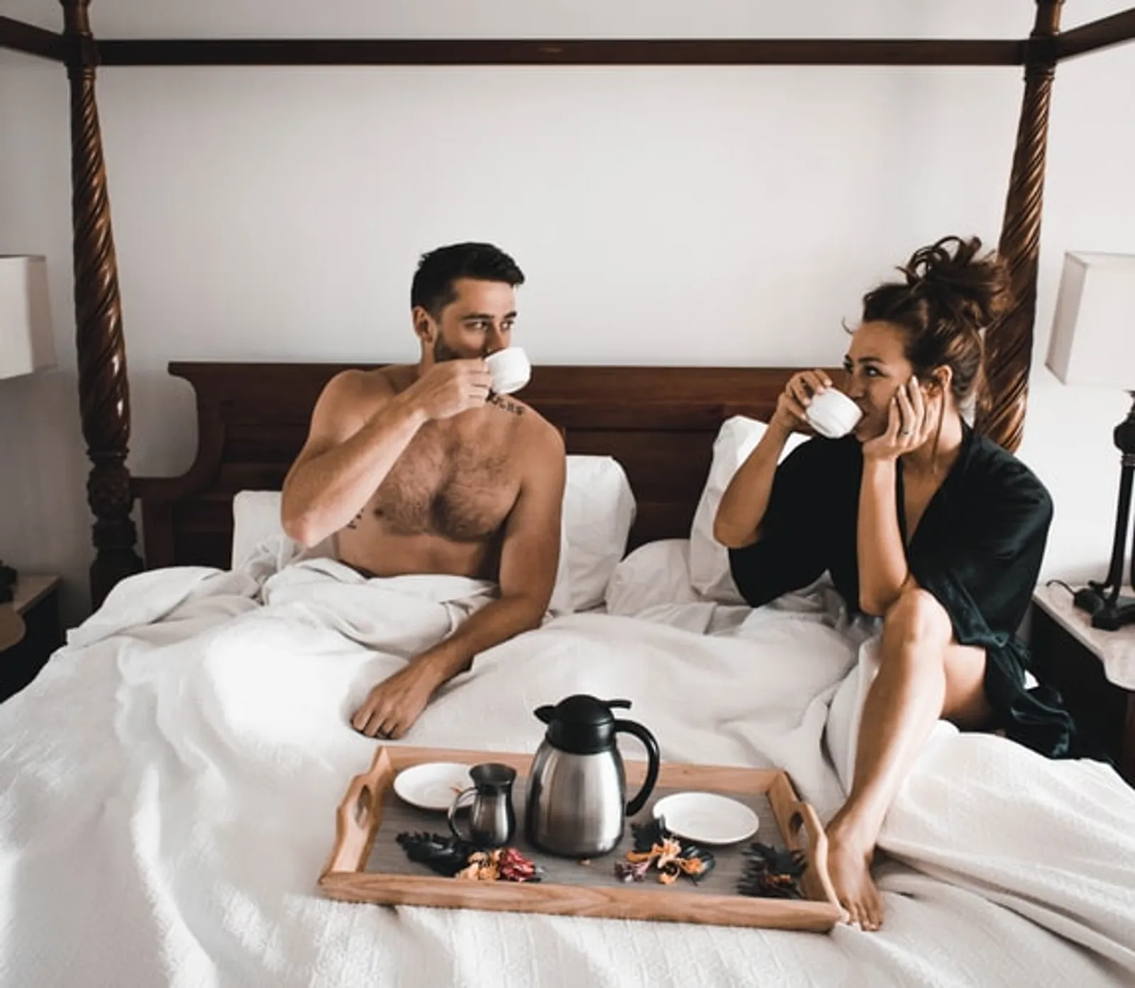 9 Manfaat Tidur Telanjang Bagi Pasangan Suami Istri