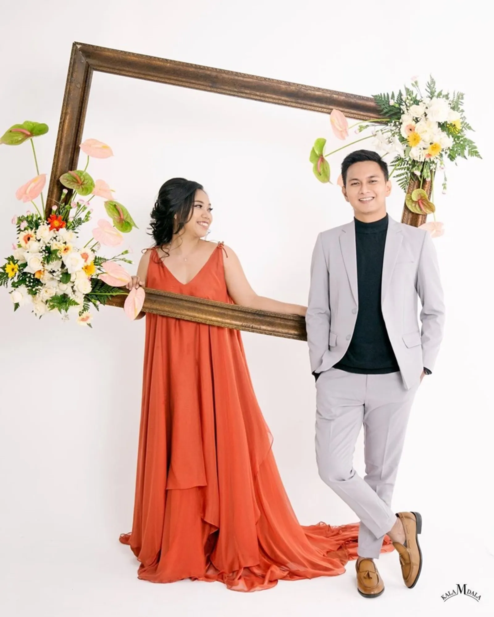 Berjodoh dengan Sahabat, 12 Foto Pernikahan Mumuk Gomez dan Eno Retra