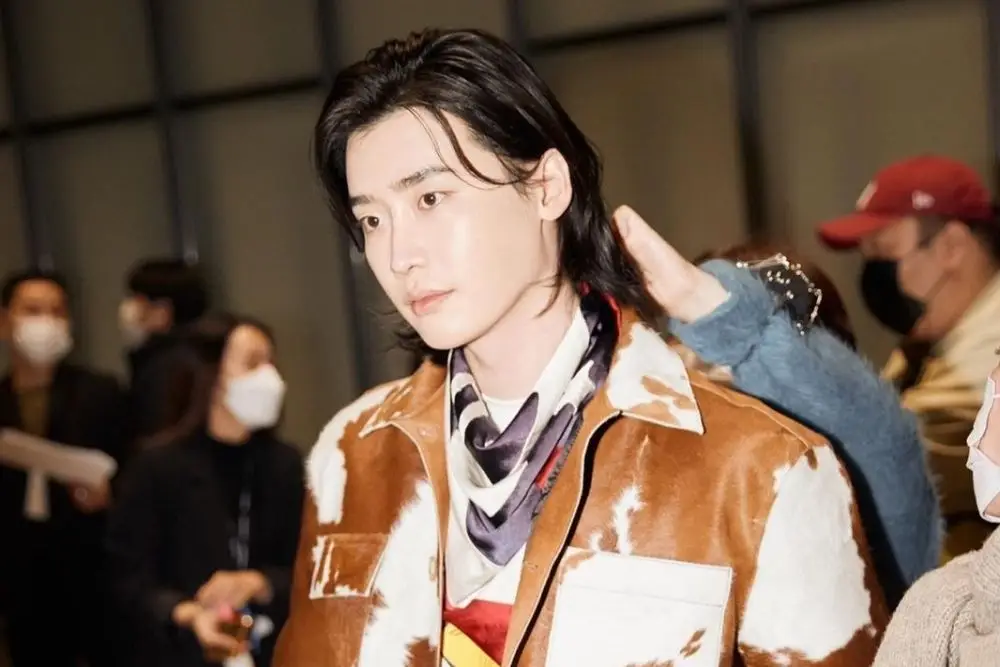 Sempat Gondrong, Intip 7 Potret Terbaru Lee Jong Suk 