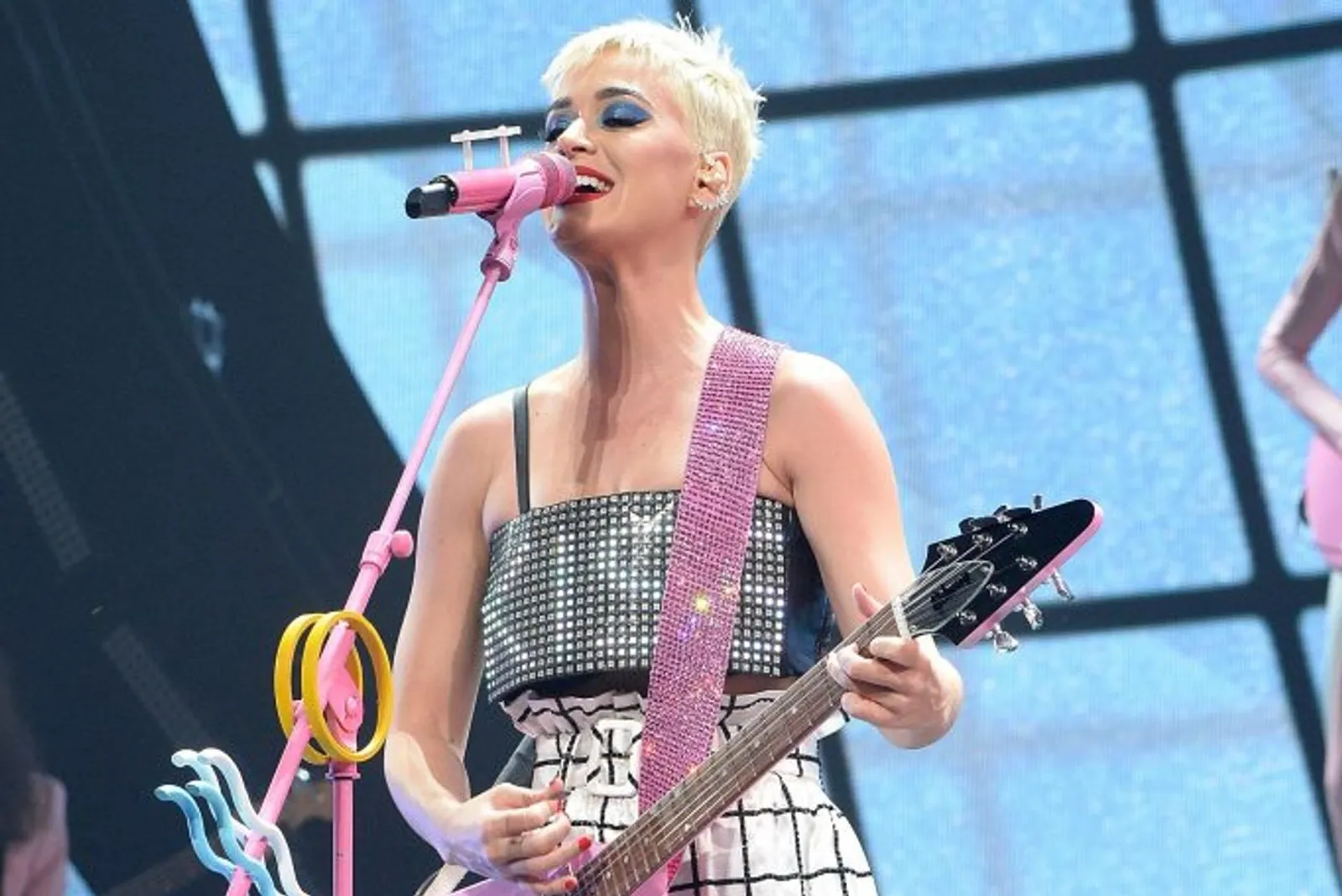 7 Kostum Unik Katy Perry yang Jarang Disorot Netizen