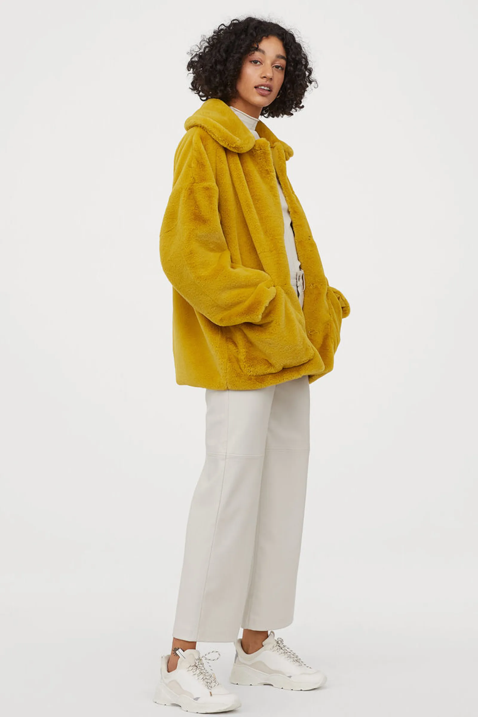 #PopbelaOOTD: Rekomendasi Jaket Bulu untuk Musim Hujan