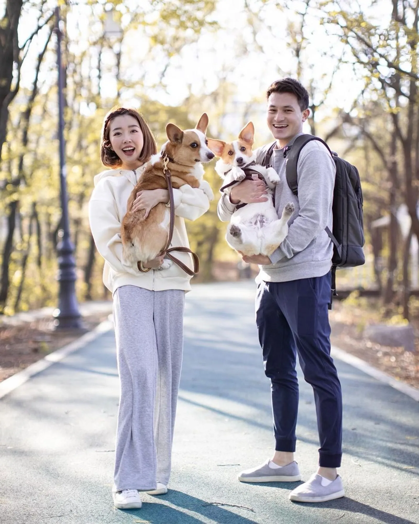 Terlibat Kontroversi, Ini 9 Potret Mesra YouTuber Sunny Dahye & Suami