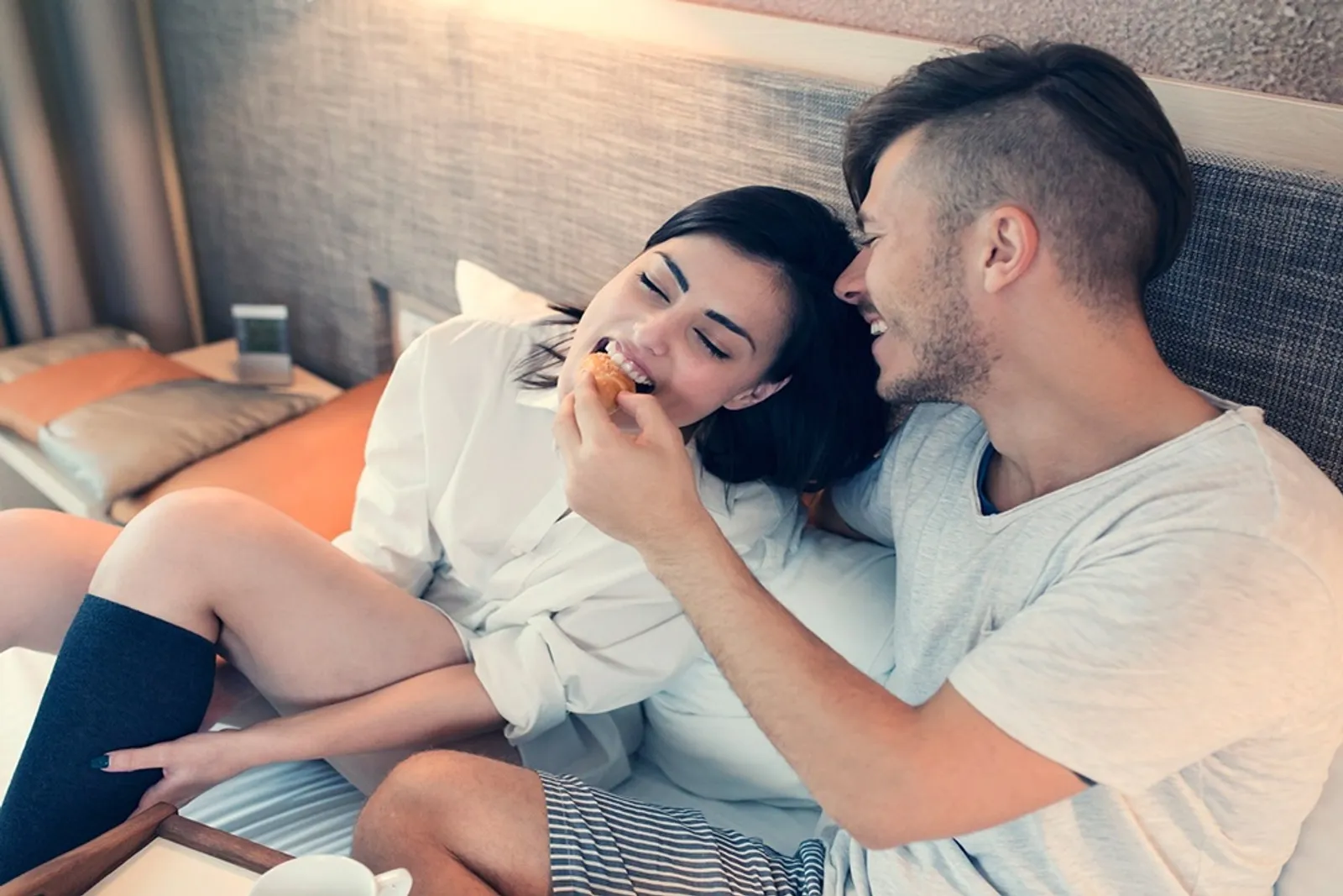 7 Aktivitas Foreplay yang Cocok Ciptakan Keintiman Suami-Istri