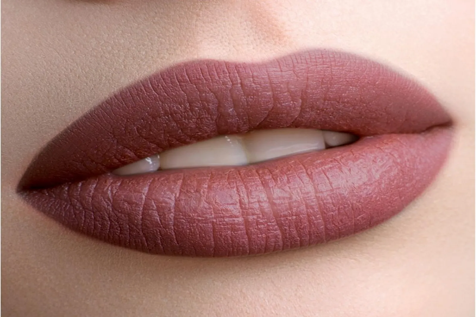 7 Warna Lipstik yang Cocok untuk Pemilik Bibir Tebal
