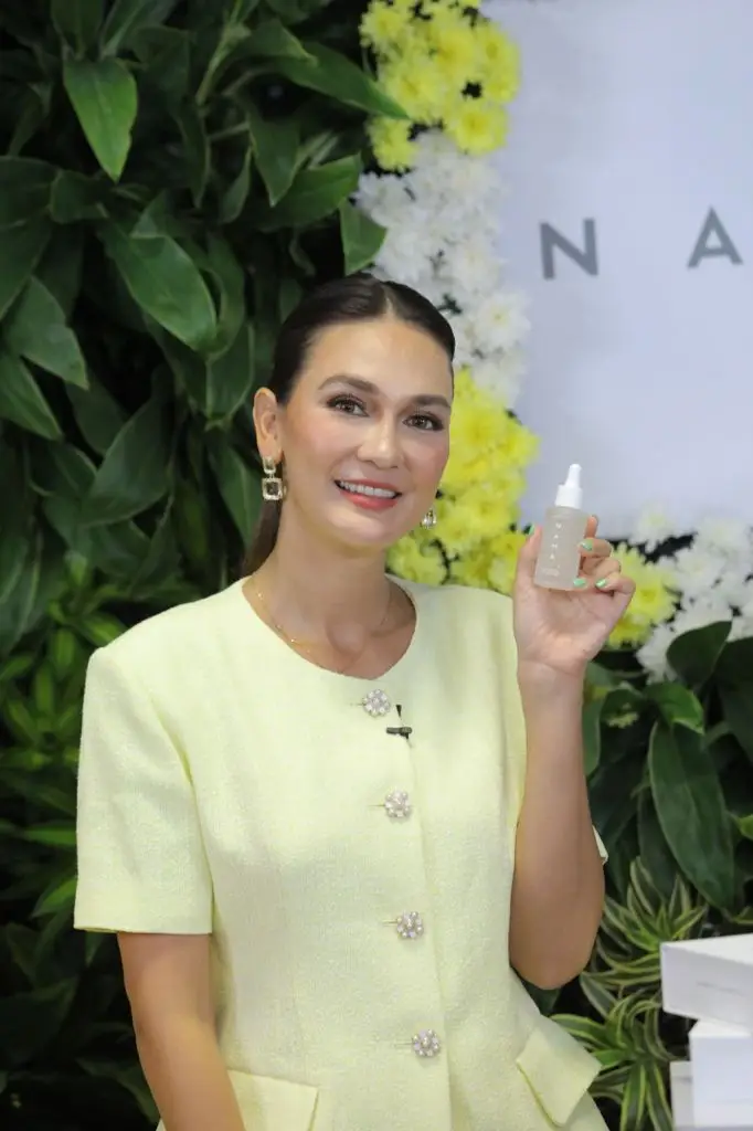 Bocoran Serum yang Digunakan Luna Maya Agar Selalu Terlihat Awet Muda