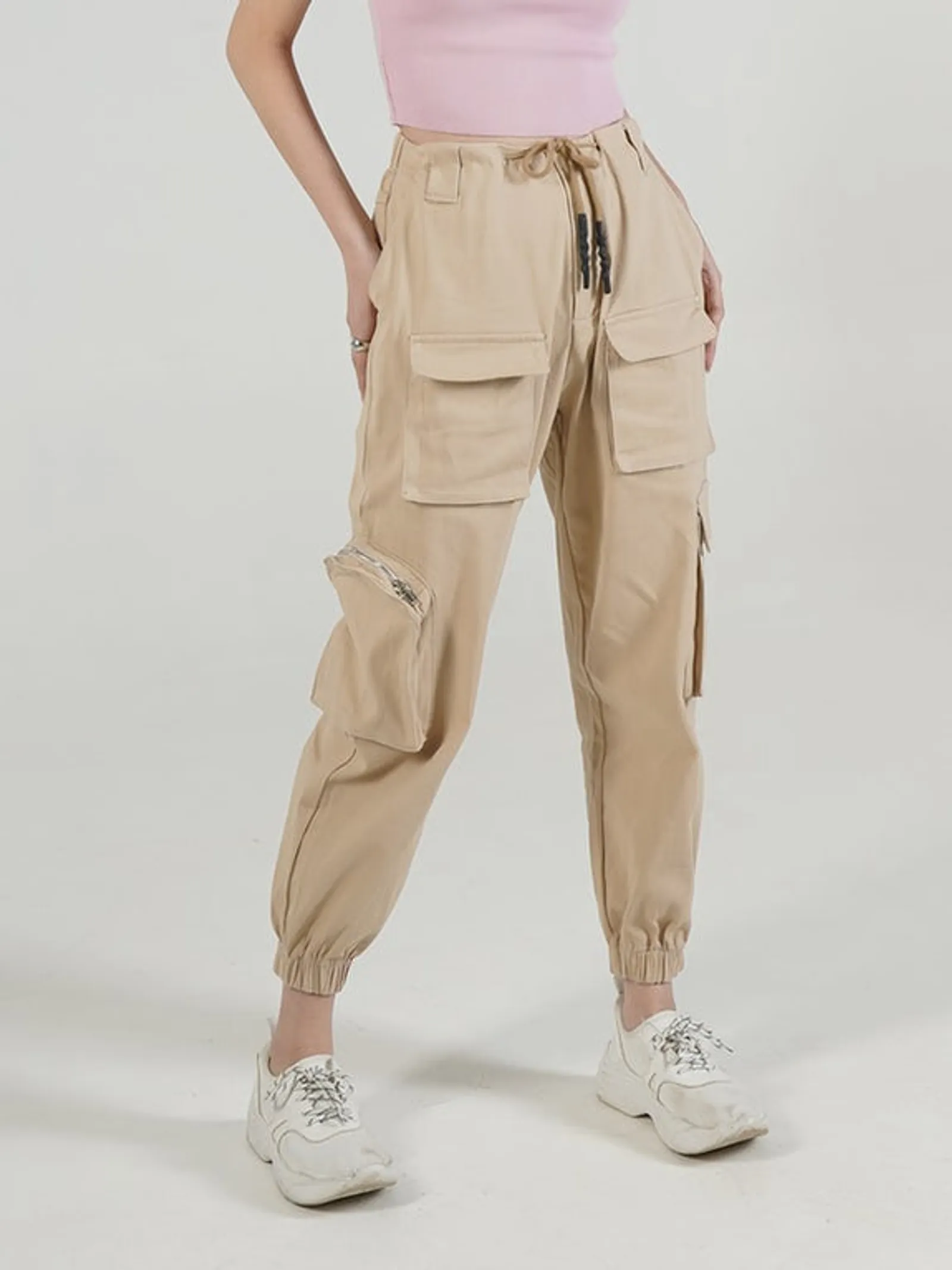 #PopbelaOOTD: Rekomendasi Celana Cargo Paling Trendi Minggu Ini