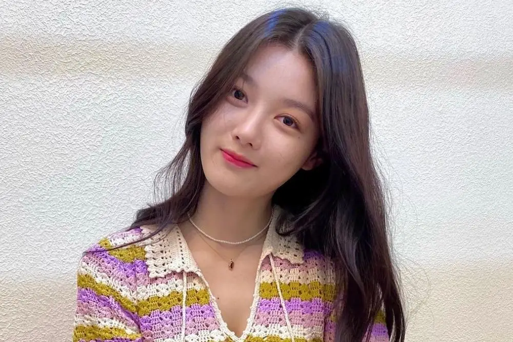 7 Potret Effortless a la Kim Yoo Jung, Cantiknya Alami