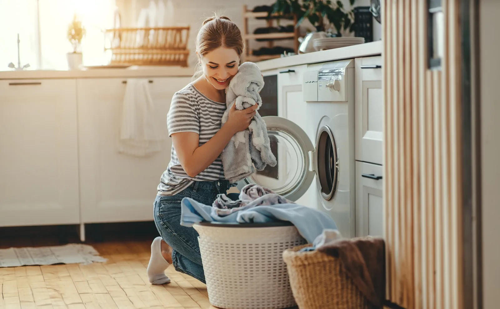 Tips Mencuci Pakaian Perempuan Sesuai Jenisnya