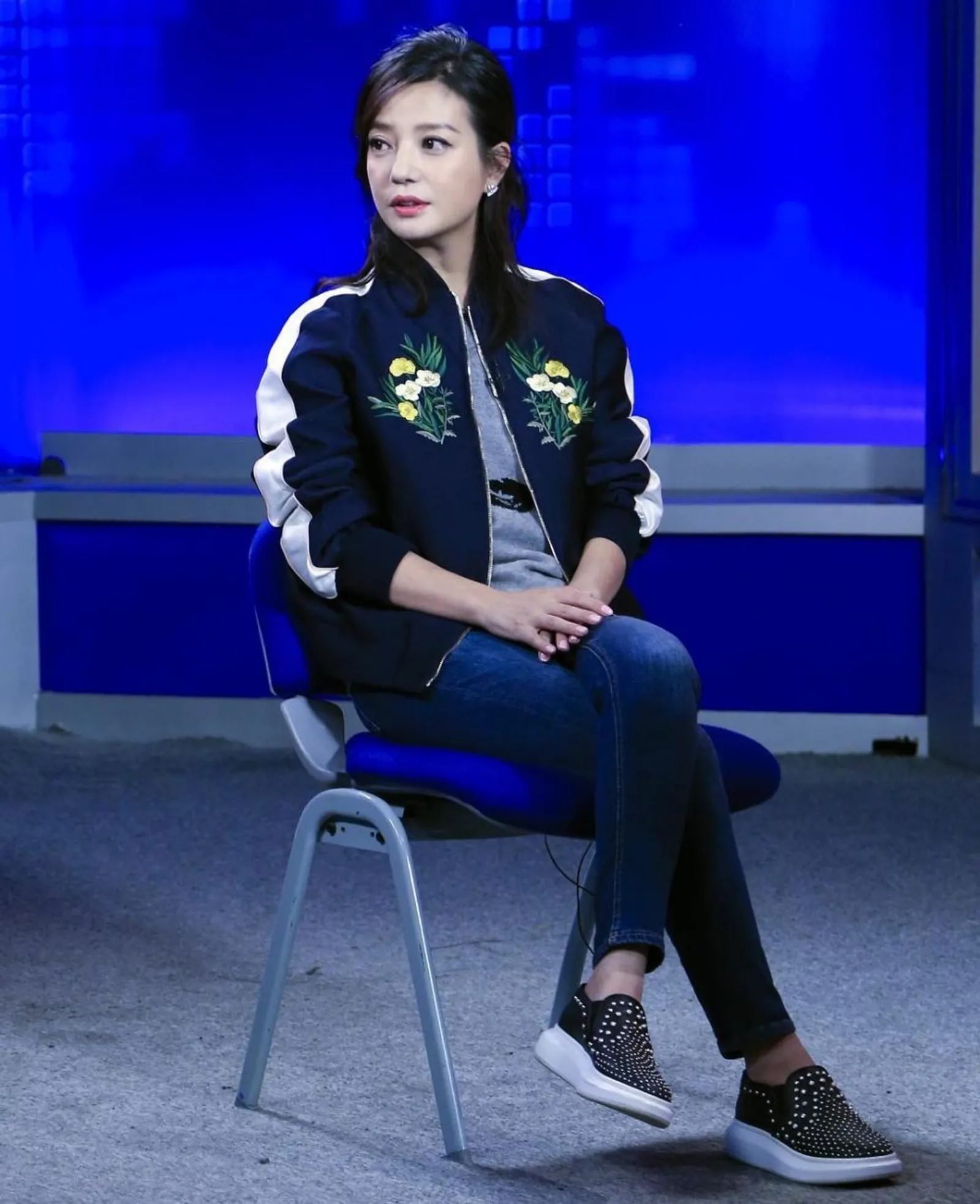 Gaya Terkini Vicki Zhao, Pemain Putri Huan Zhu yang Menginjak 45 Tahun