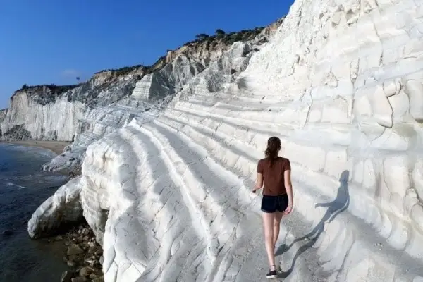 10 Wisata Pantai Paling Aneh di Dunia, Ada yang Berpasir Hijau