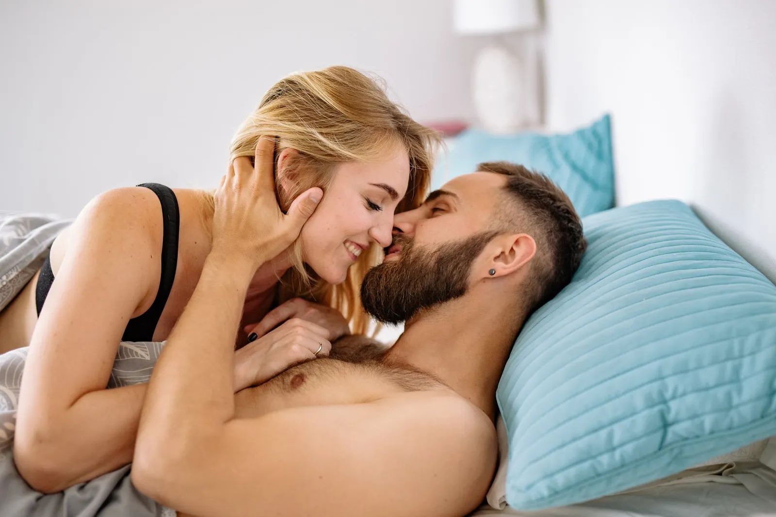 6 Cara Membuat Suami Terangsang Saat Hubungan Seks