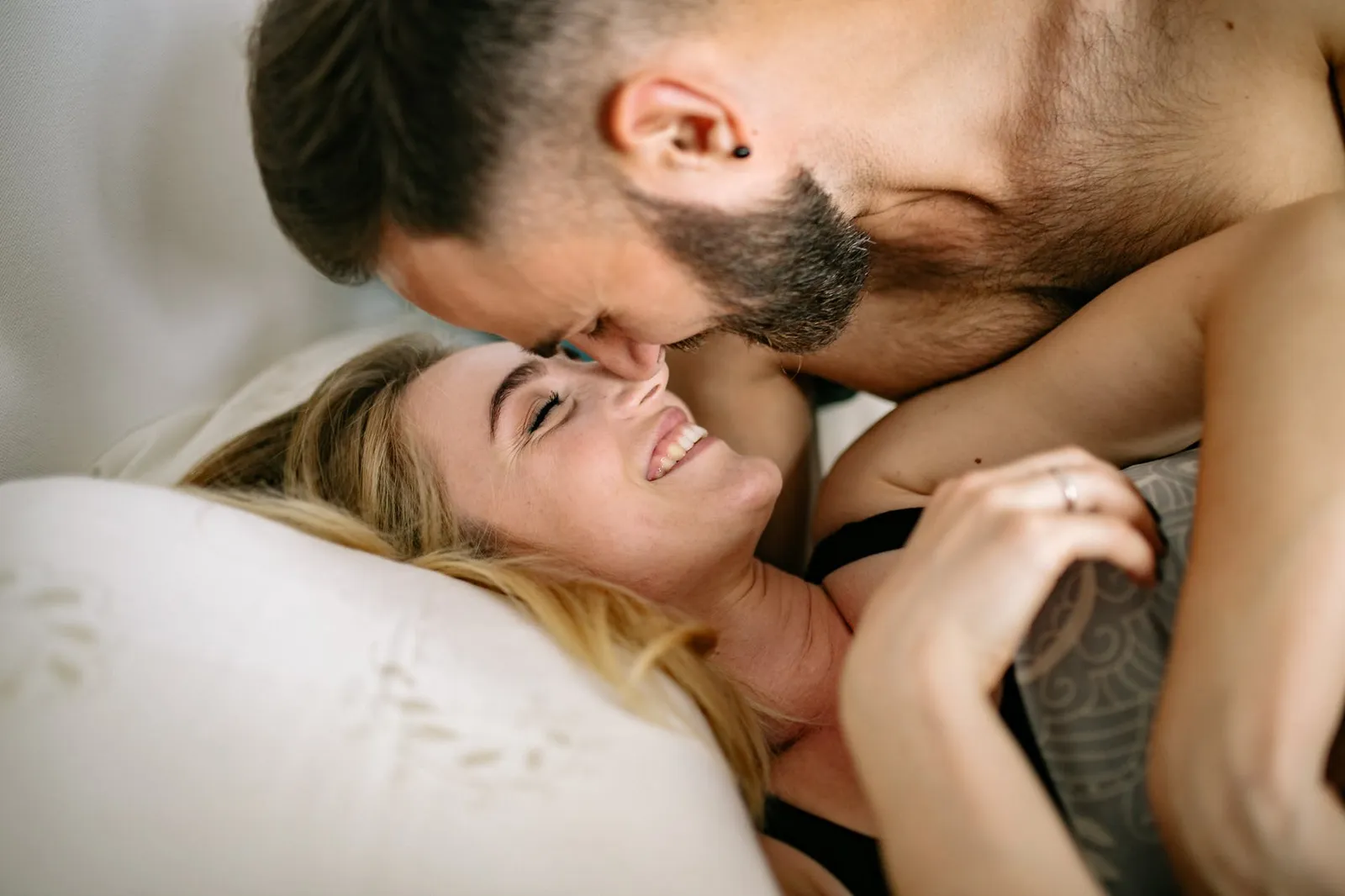5 Posisi Seks yang Melibatkan Kedekatan Tubuh dan Wajah, Intim Banget!