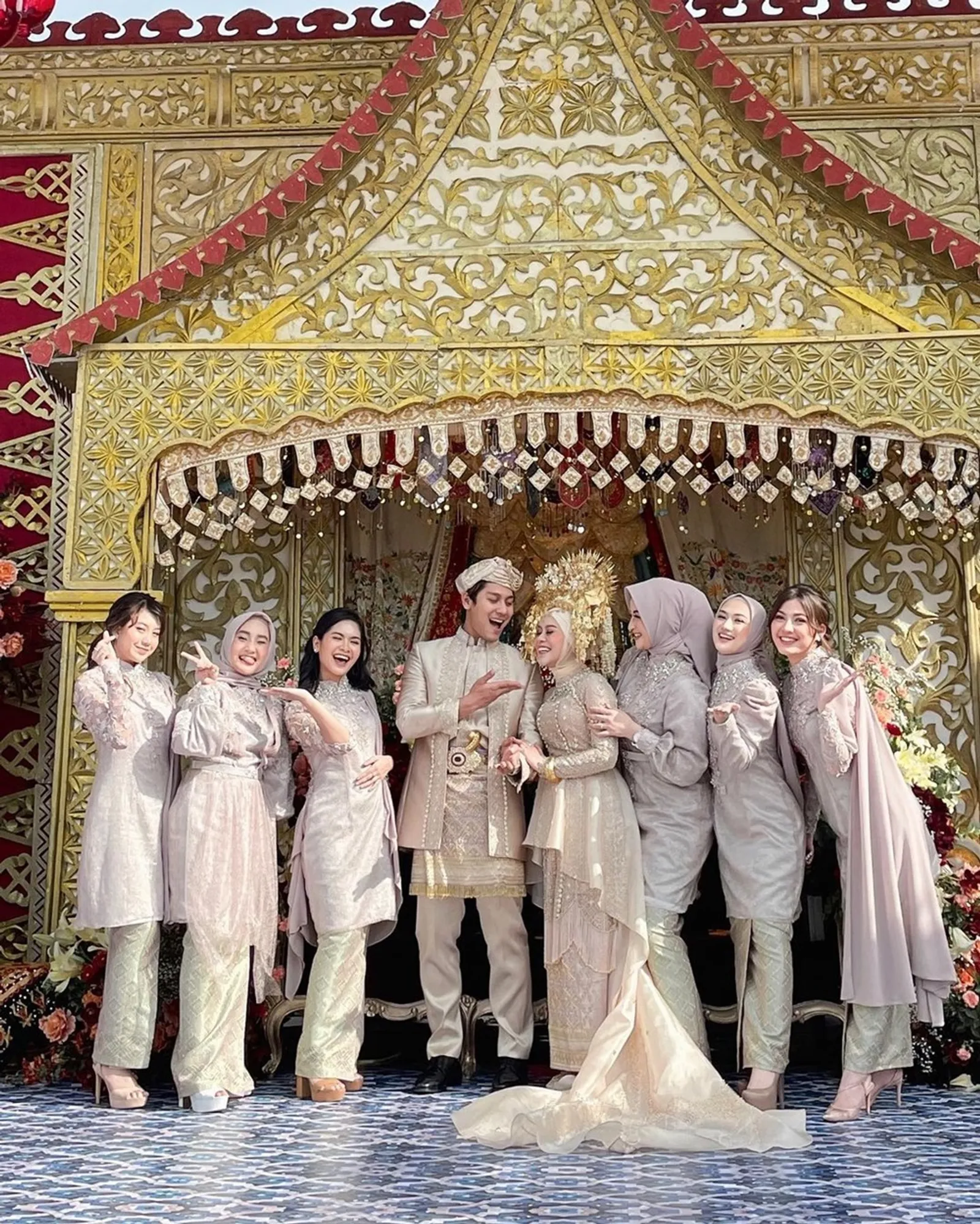 10 Momen Ngunduh Mantu Lesti dan Rizky Billar, Kental Adat Minang!