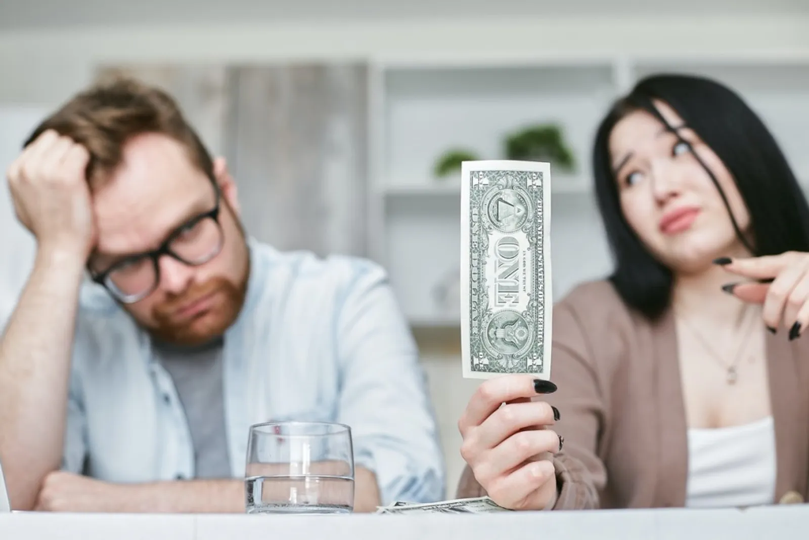 6 Cara Mengatasi Stres Finansial dalam Hubungan