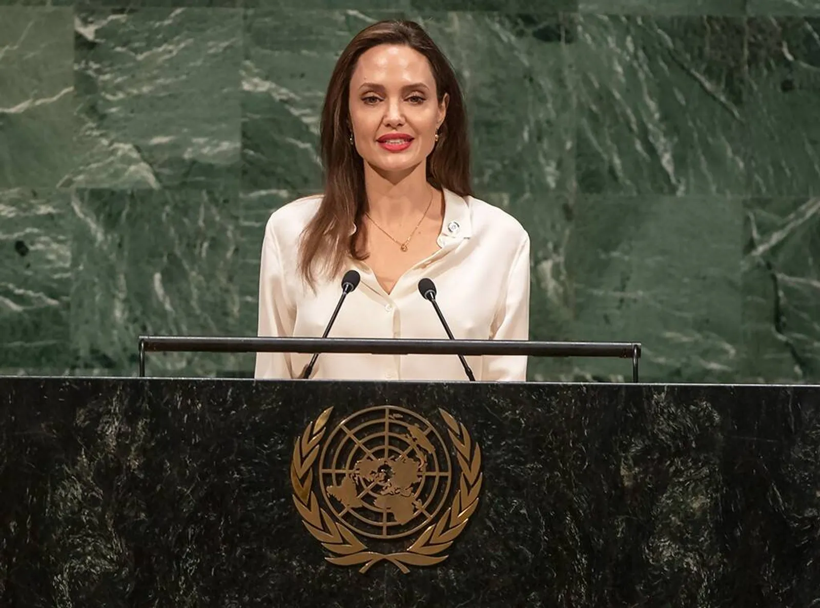 Angelina Jolie Ungkap Pengaruh Perceraian Brad Pitt Pada Kariernya 