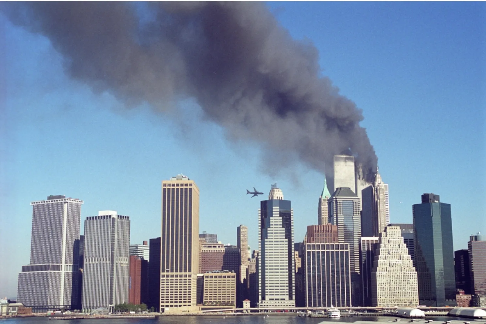 20 Tahun Berlalu, Ini Deretan Foto Paling Memorable dari Kejadian 9/11