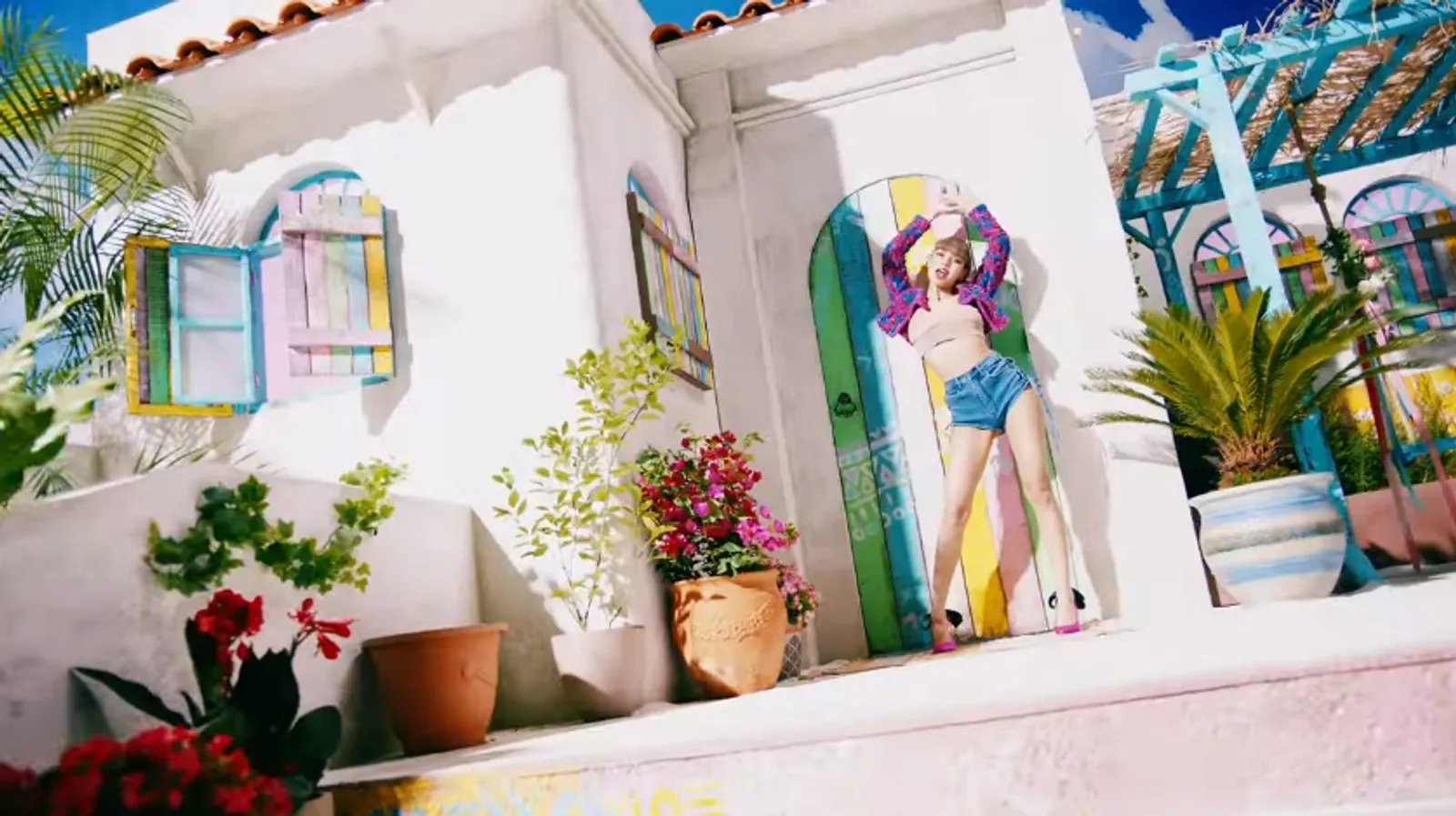 Ini 7 Fakta Menarik MV Debut Solo Lisa BLACKPINK, "LALISA"