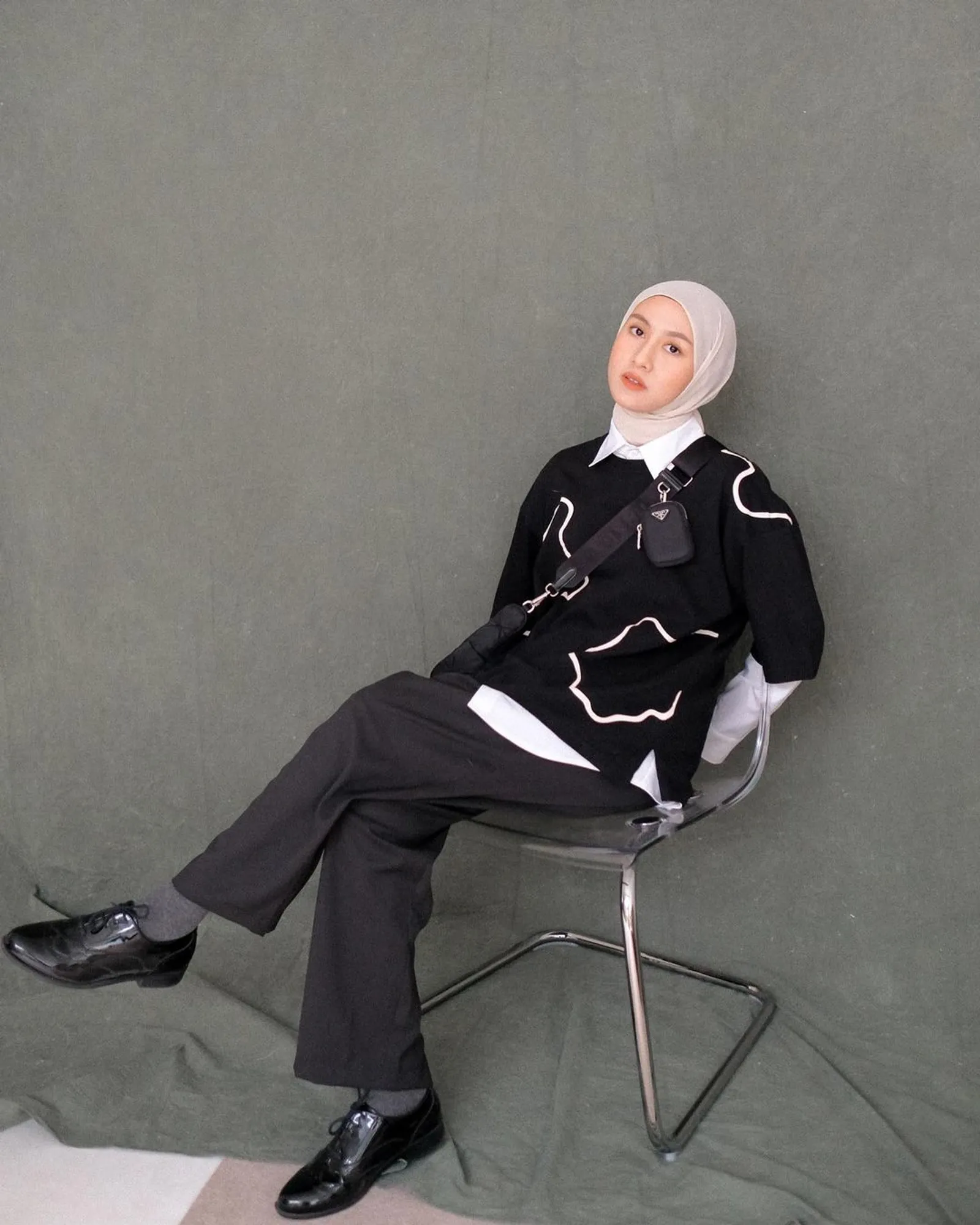 Tips Pakai Atasan Lengan Pendek untuk Perempuan Hijab