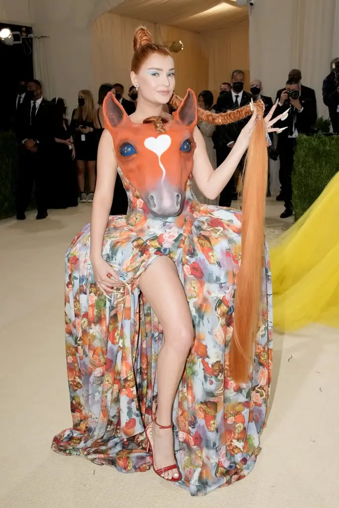 Deretan Gaya Seleb yang Hadiri Met Gala 2021, Outfit Cerminan Amerika