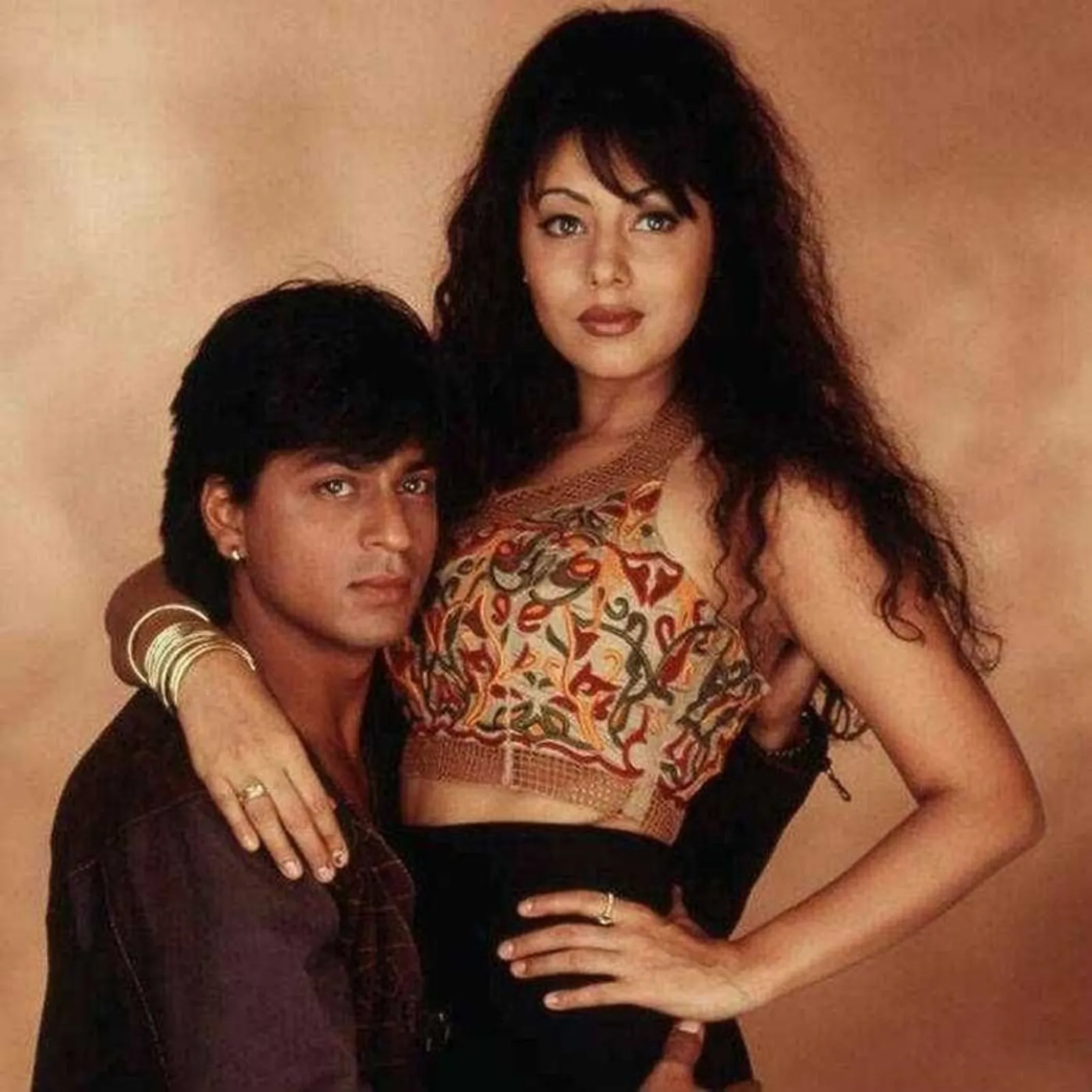 10 Potret Lawas Shah Rukh Khan dan Istri, Langgeng Meski Beda Agama
