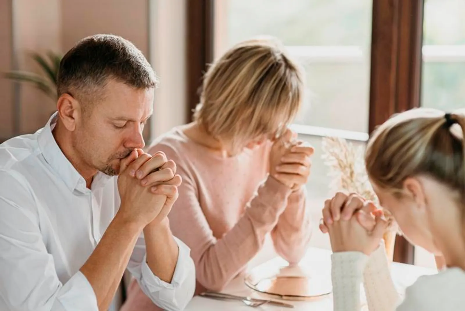 7 Contoh dan Poin Doa Makan dalam Agama Kristen 