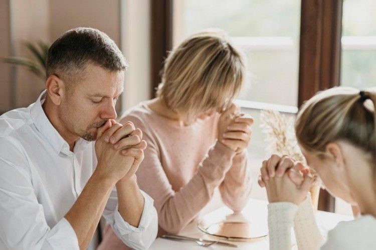 7 Kumpulan Contoh Doa Makan dalam Agama Kristen