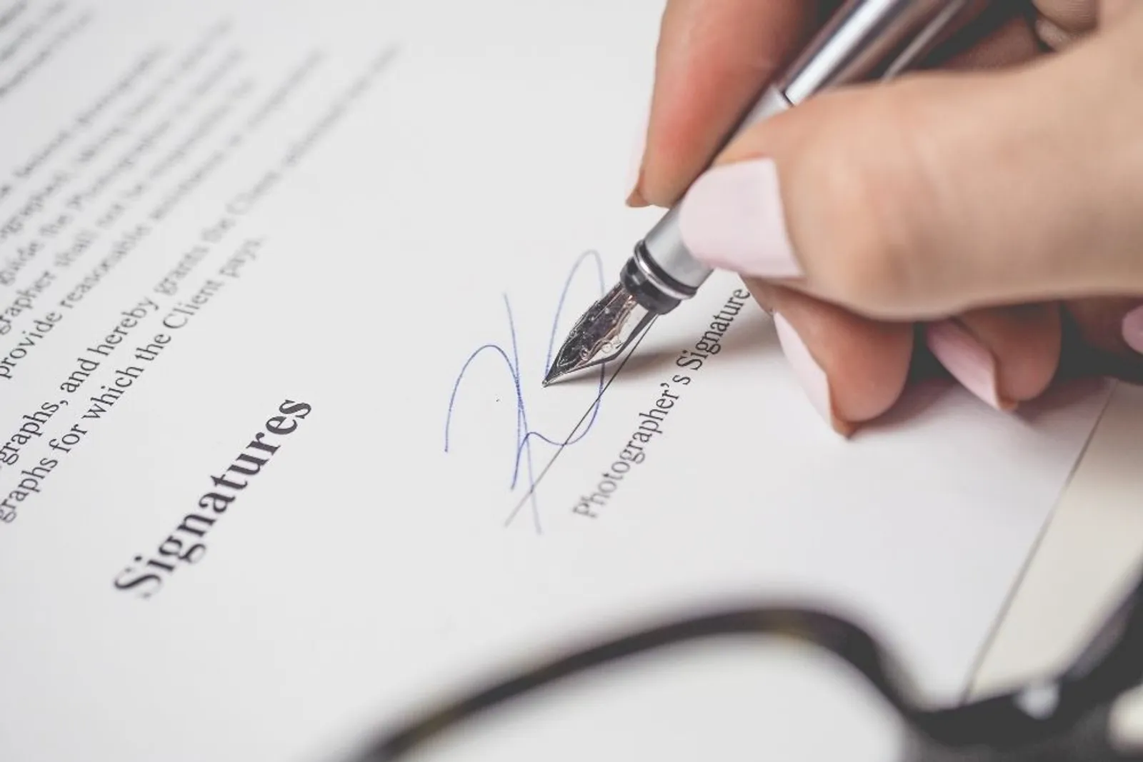 Ragam Contoh Kontrak Kerja yang Sesuai Hukum, Beserta Poin Pentingnya