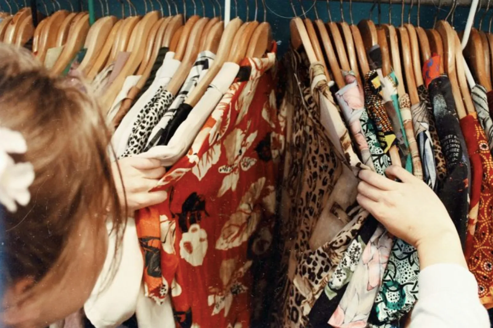 Tips Memilih Baju di Thrift Shop, Perhatikan Ini Sebelum Beli!