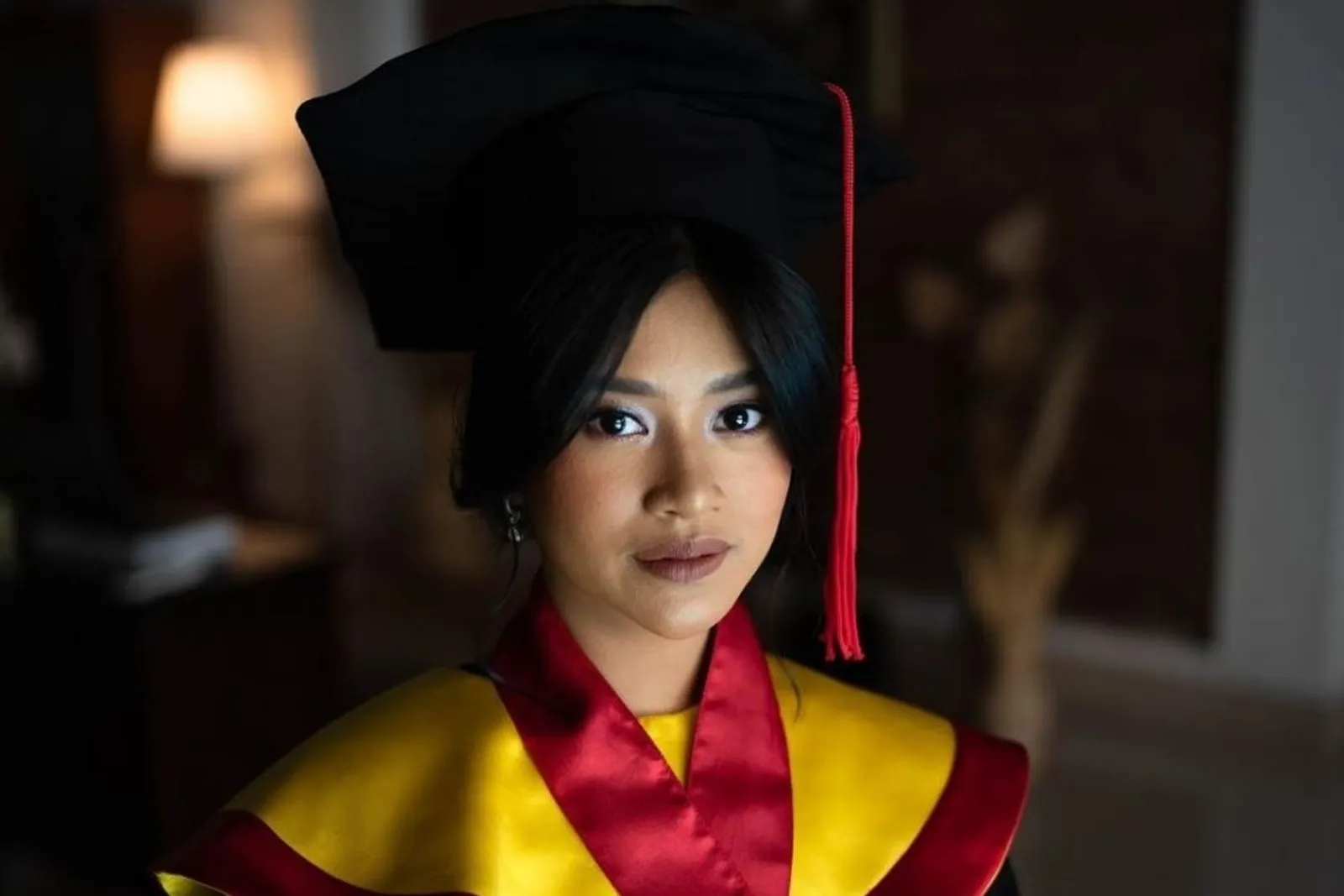Potret Siti Adira Kania, Putri Ikke Nurjanah yang Raih IPK Tertinggi 