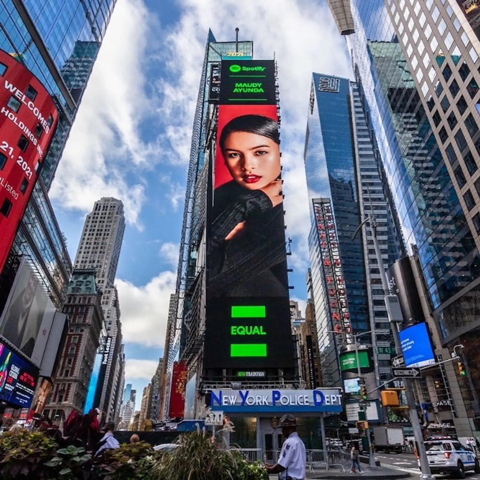 Pesona Penyanyi Indonesia Ketika Mukanya Terpampang di Times Square