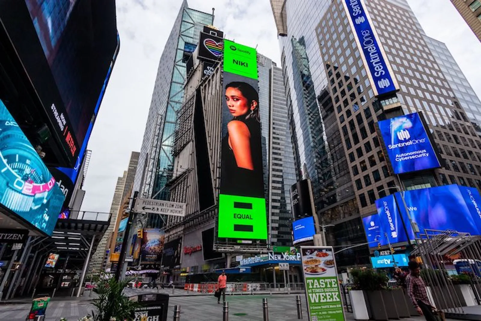 Pesona Penyanyi Indonesia Ketika Mukanya Terpampang di Times Square