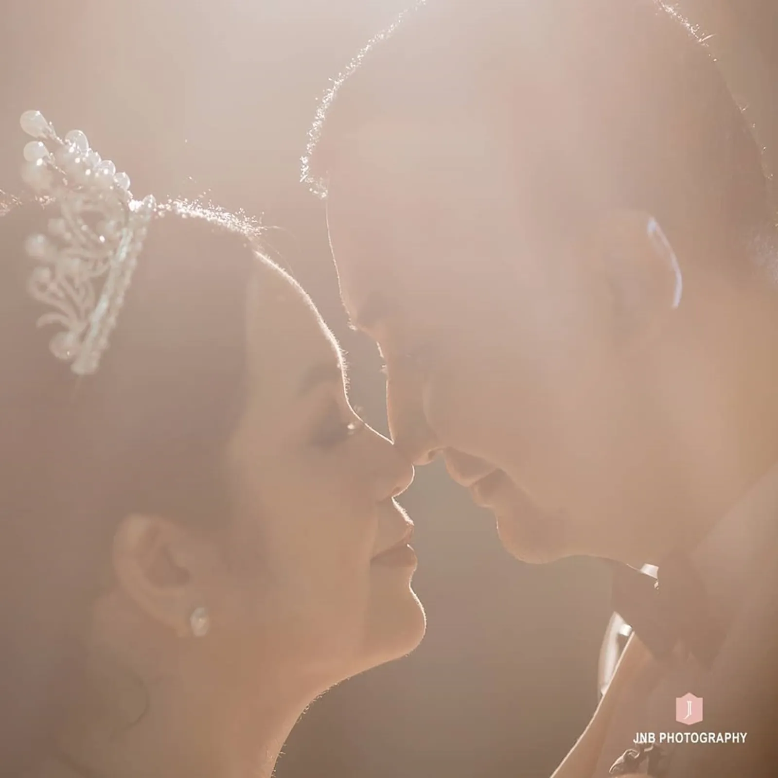 Penuh Kebahagiaan, Ini 9 Foto Pernikahan Joy Tobing dan Perwira TNI