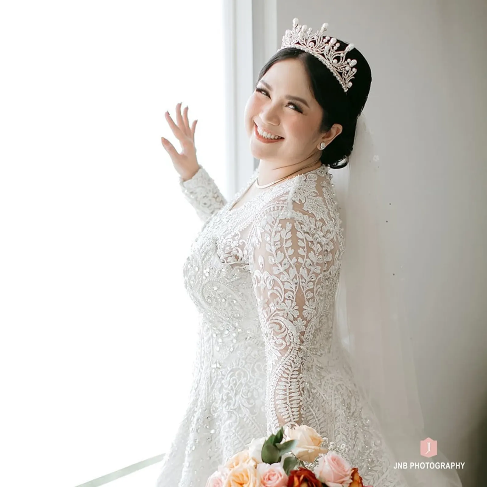 Penuh Kebahagiaan, Ini 9 Foto Pernikahan Joy Tobing dan Perwira TNI