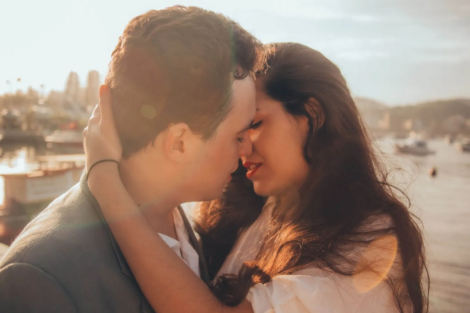 7 Fakta Tentang French Kiss, Dikenal Sebagai Ciuman Paling Intim