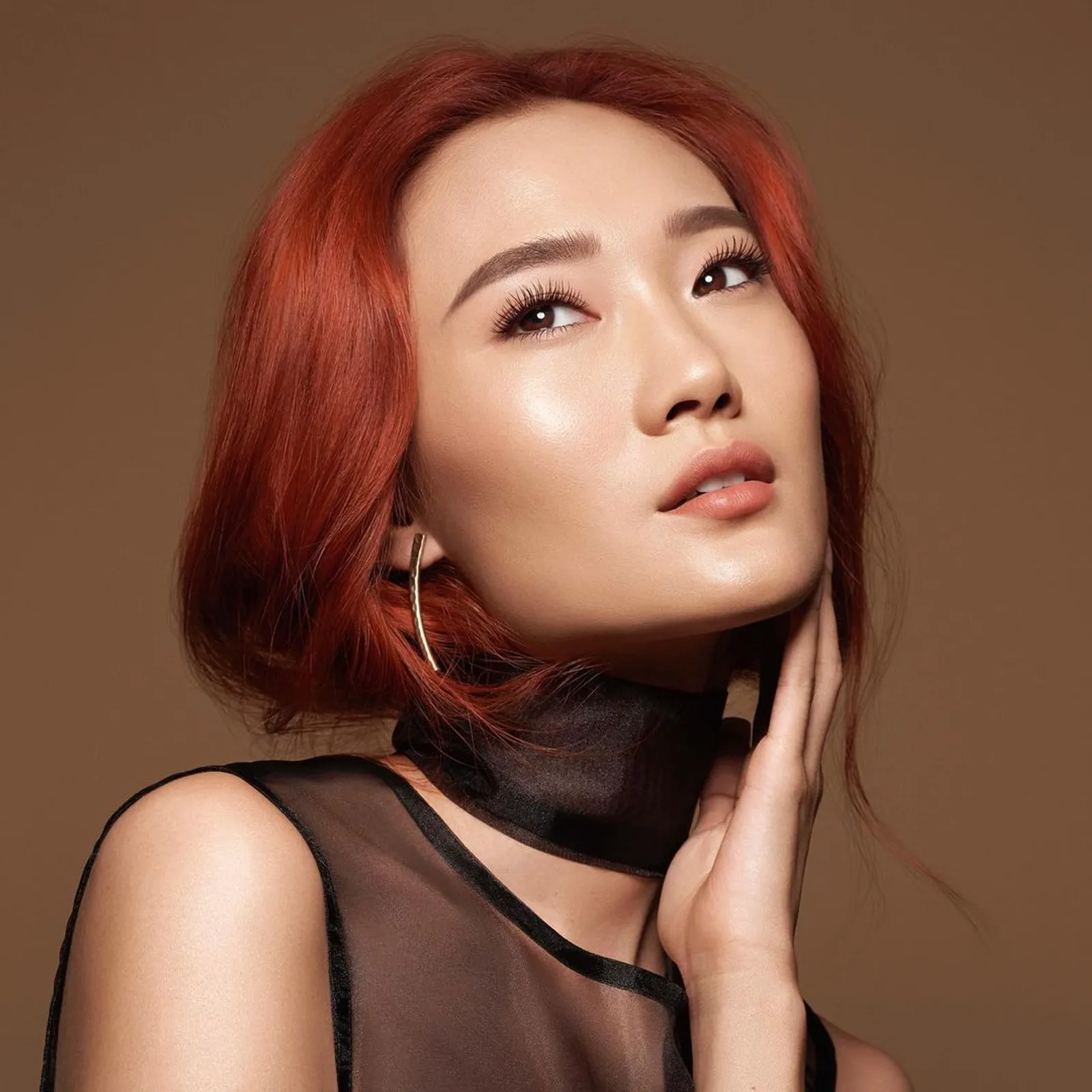 Glow Up! 7 Gaya Makeup Artis Indonesia yang Go International