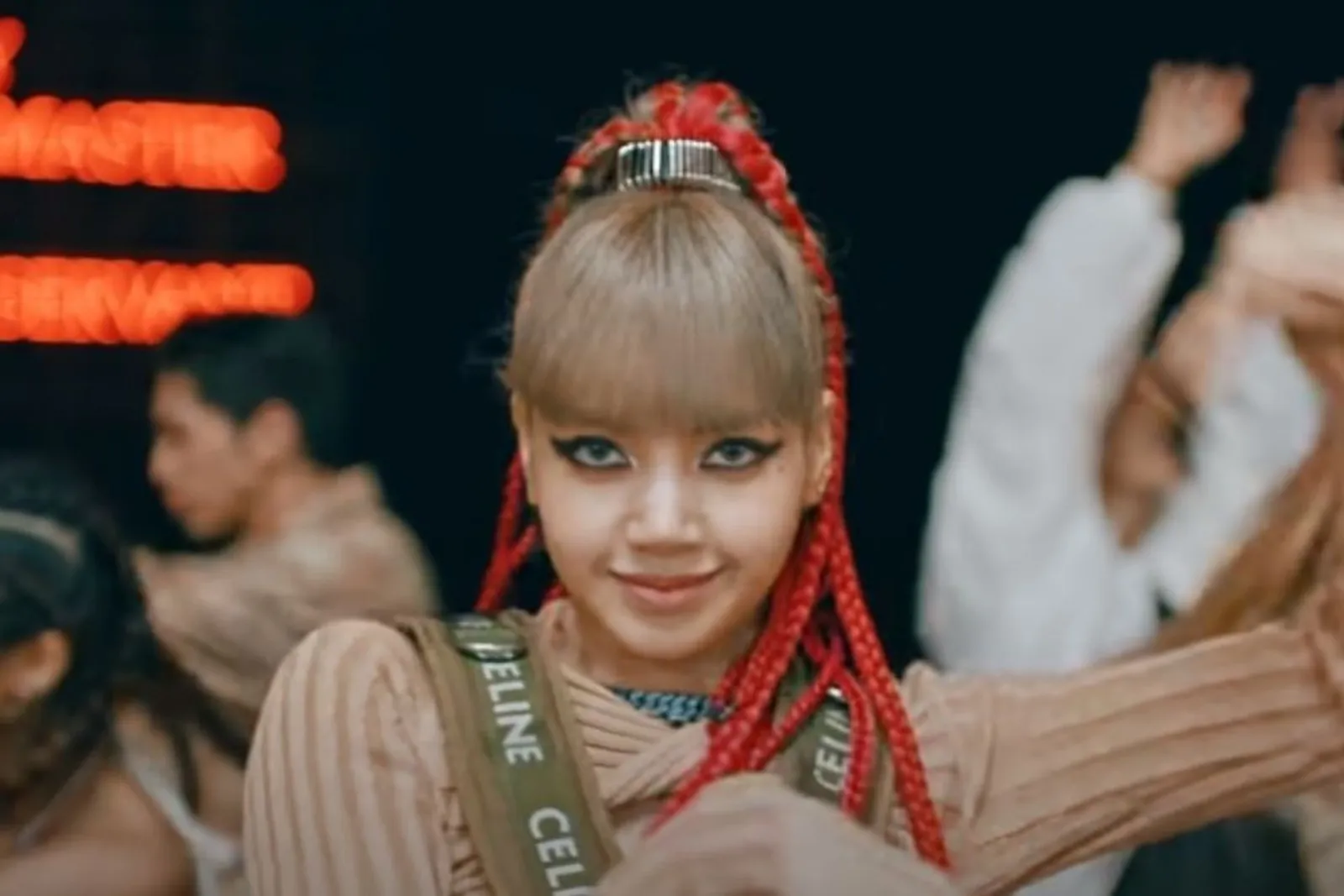 Permintaan Maaf Lisa Terkait Dugaan Perampasan Budaya di MV "Money"
