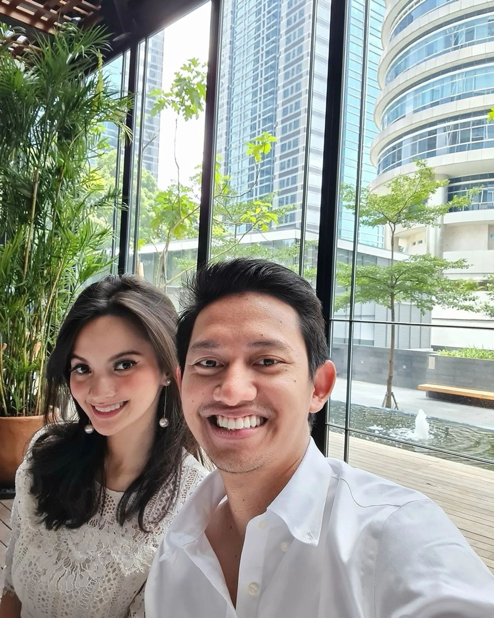 Baru Melamar, Ini 10 Perjalanan Cinta Belva Devara & Sabrina Anggraini