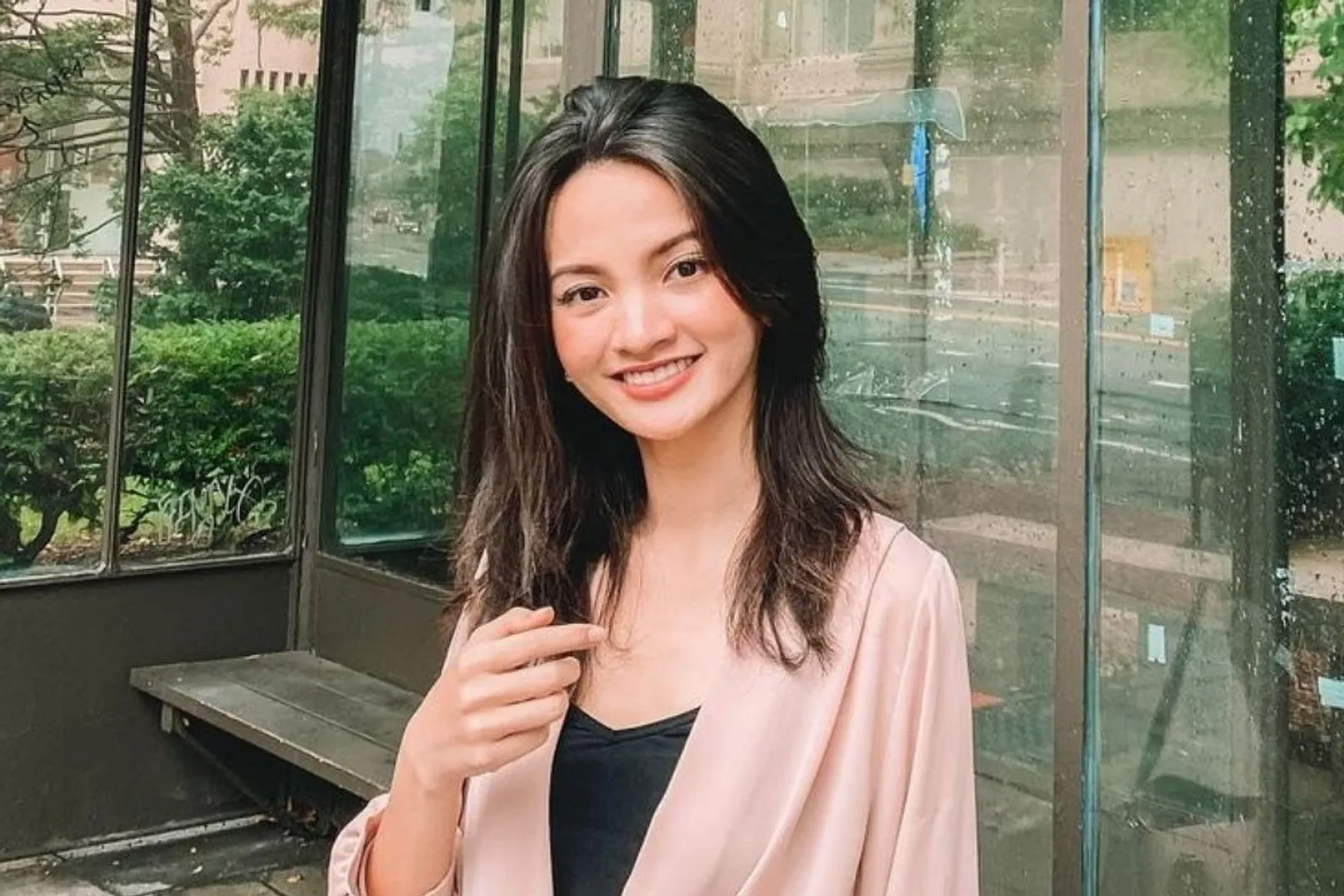 7 Pesona Sabrina Anggraini, Calon Istri CEO Ruang Guru Belva Devara