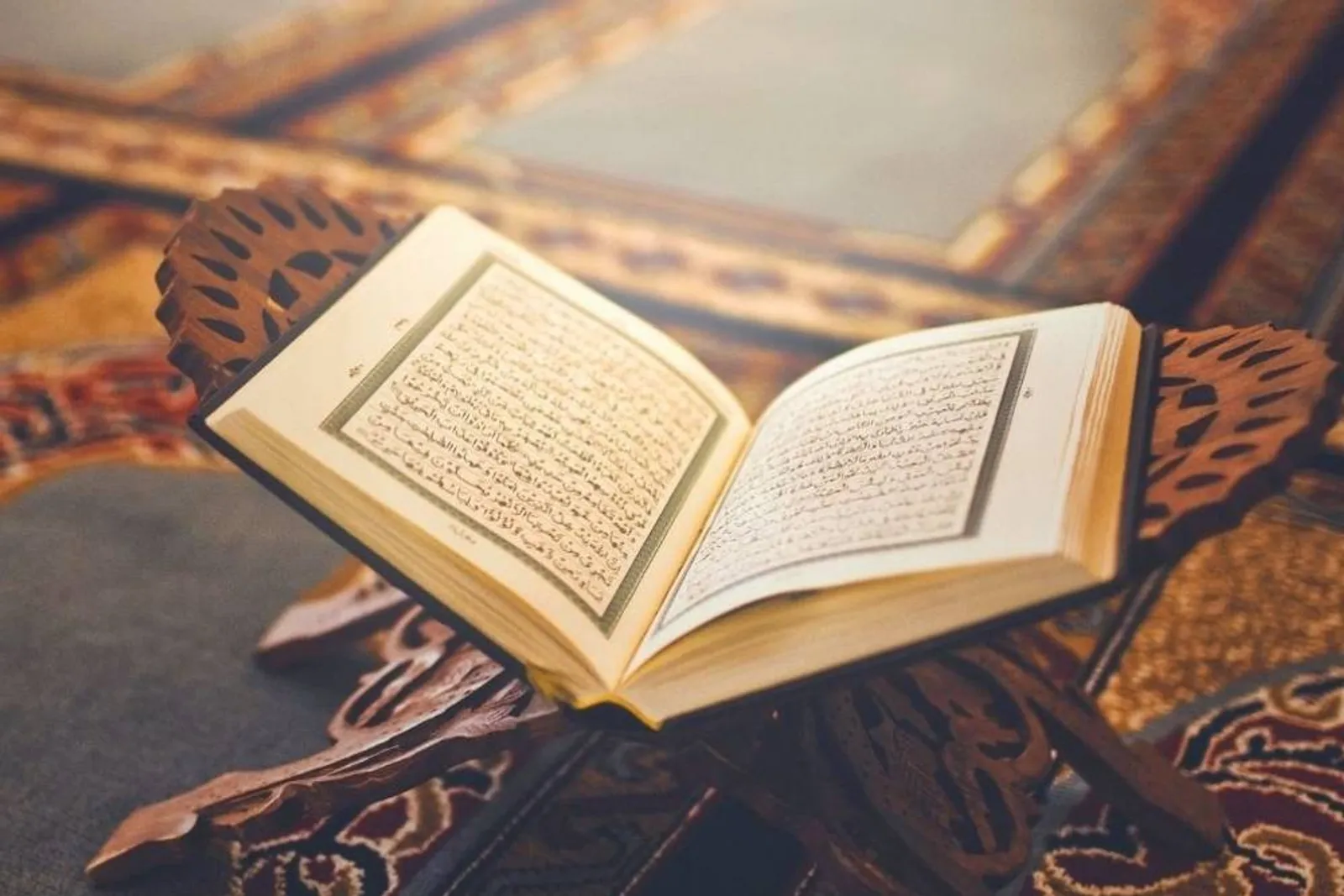 7 Keutamaan Surat Al-Mulk & Bacaannya Bagi Umat Muslim