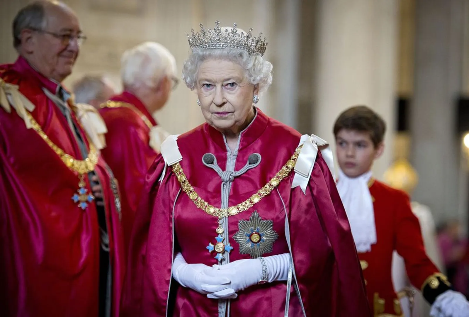 Tak Disangka, Ini 15 Etika Kerajaan Inggris yang Wajib Diikuti
