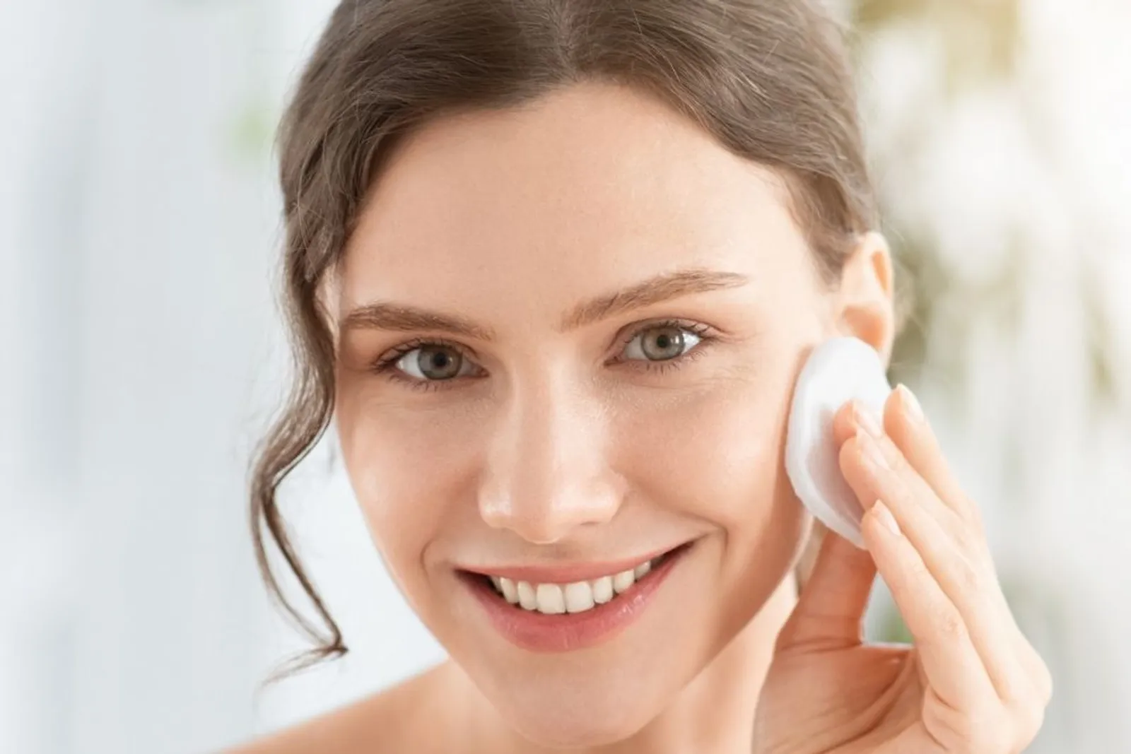 7 Produk Skincare yang Mengandung Salicylic Acid, Ampuh untuk Jerawat