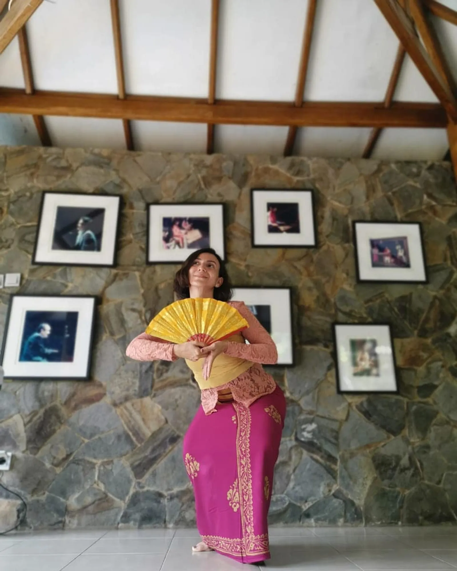 Lentur dan Bugar di Usia 44 Tahun, Intip Aksi Wanda Hamidah Olahraga