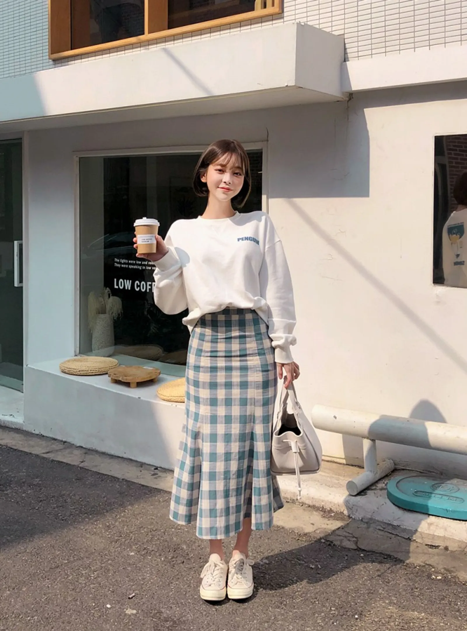 Siap-siap Tampil Manis dengan Long Skirt a La Perempuan Korea