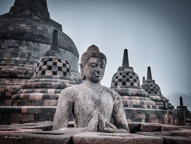 Ikonik! Kota-Kota di Indonesia ini Punya Landmark Khas