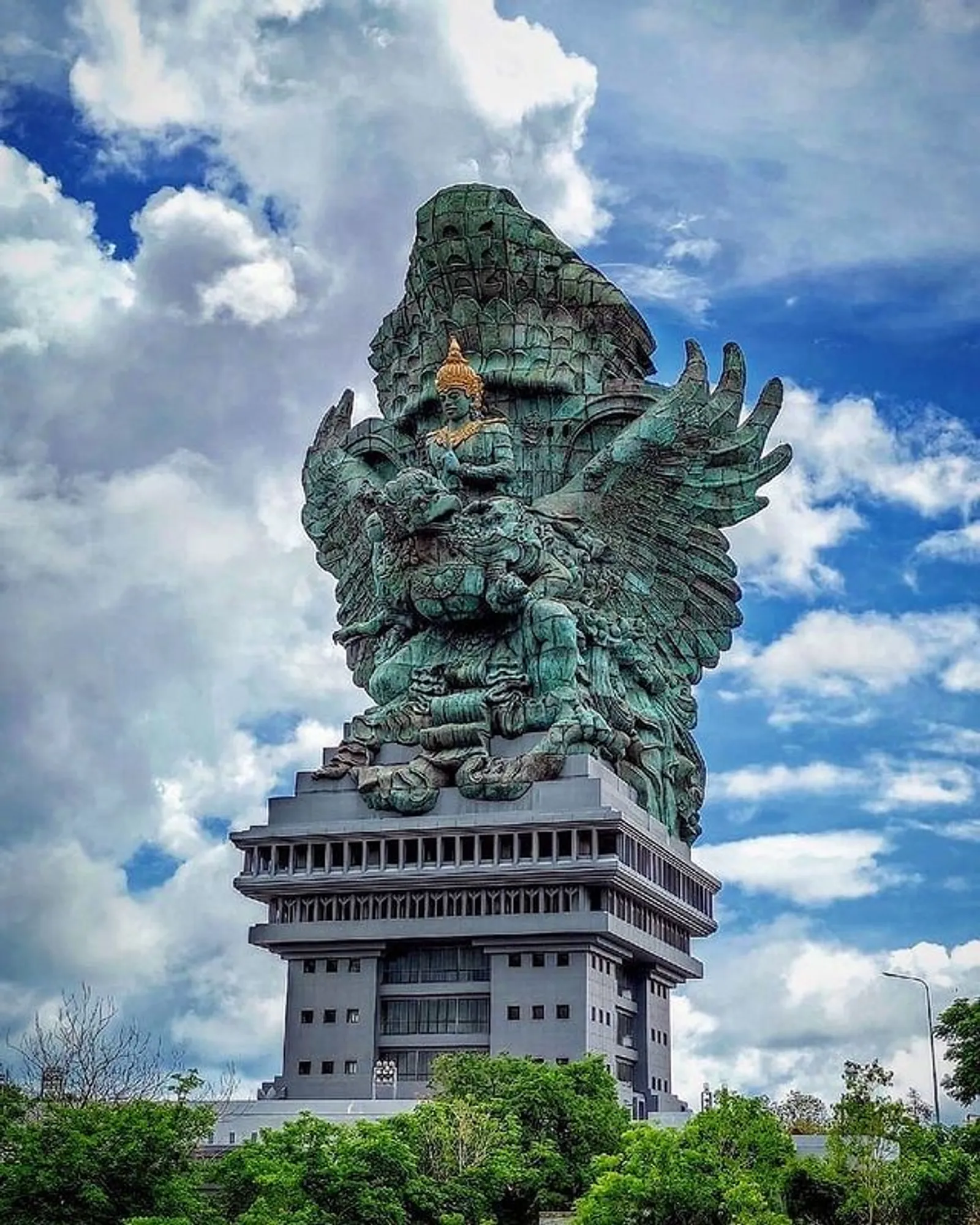 Ikonik! Kota-Kota di Indonesia ini Punya Landmark Khas