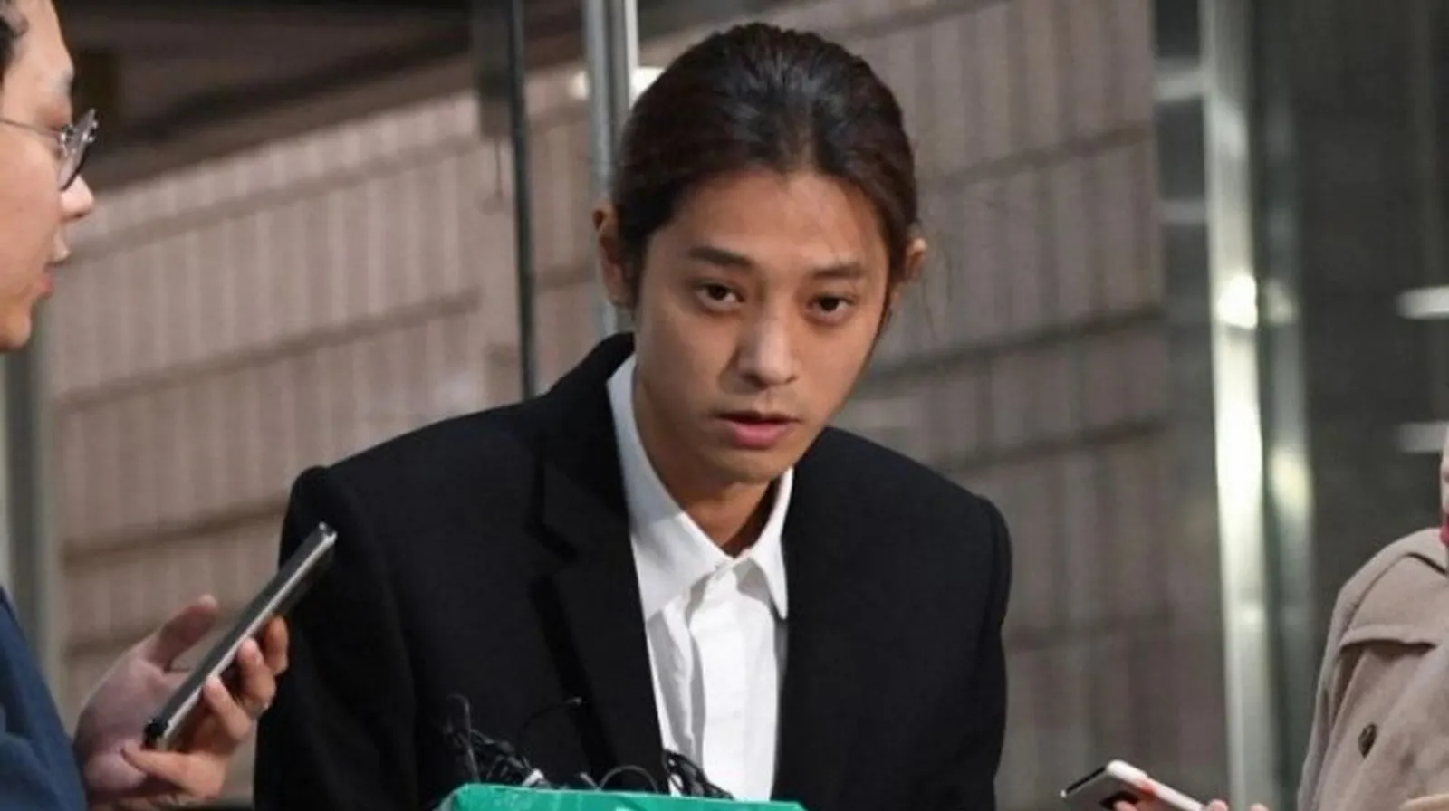 Selain Kim Seon-ho, Ini Cast '2D 1N' yang Mundur Akibat Skandal